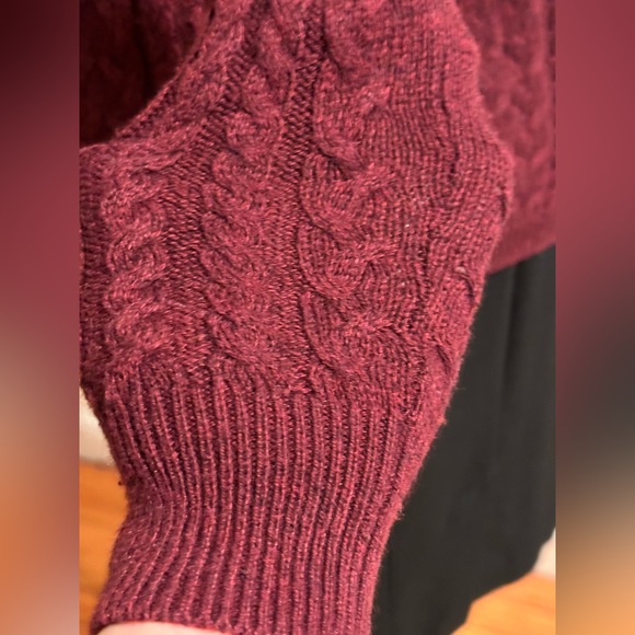 American Eagles Outfitters Red knitted Long Sheer Sleeves Sweater SZ S Good Cond - Picture 7 of 13